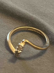 Gold-Toned Wavy Ring with Clear Stone Cluster