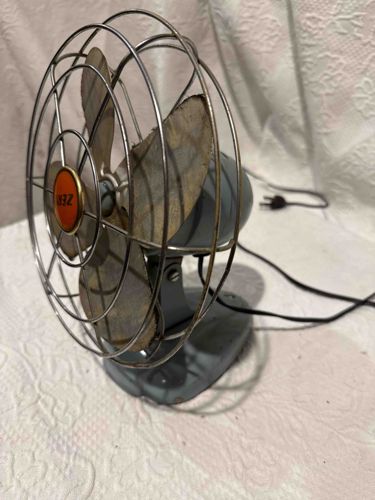 Vintage McGraw-Edison Bersted Zero Electric Desk Fan