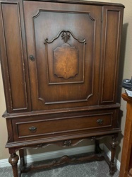 Traditional Wooden Bar Cabinet/Liquor Cabinet on Stand