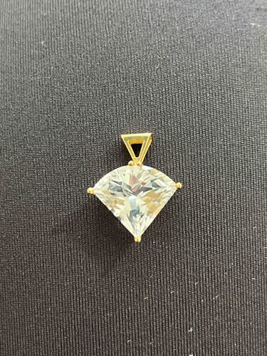 Shield-Cut Solitaire Pendant in Yellow Gold