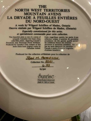 The North West Territories Mountain Avens Collectible Plate (Reverse)