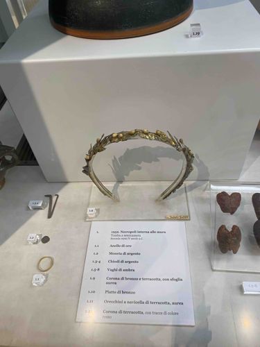 Bronze and Terracotta Crown with Gold Leaf (Corona di bronzo e terracotta, con sfoglia aurea)