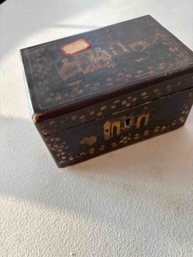 Chinoiserie Lacquered Tea Caddy or Keepsake Box