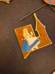 Disney Alice in Wonderland Broken Keyway Pin