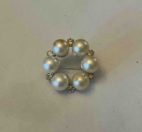 Vintage Imitation Pearl and Rhinestone Wreath Brooch