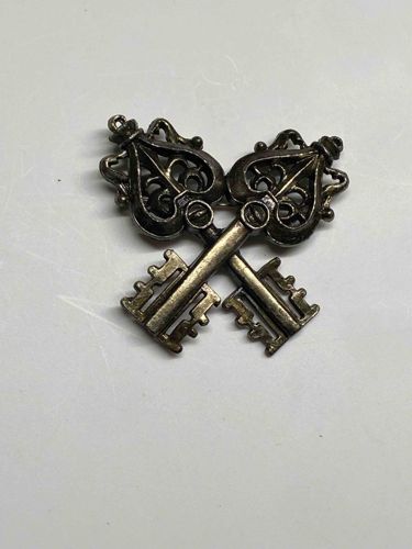 Vintage Crossed Keys Brooch