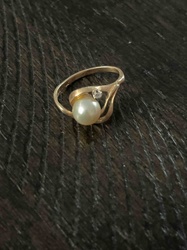 Gold Ring with Pearl and Diamond Accent