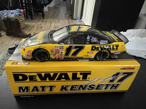 Action Racing Collectables Matt Kenseth #17 DeWalt 1:24 Scale Die-cast Stock Car