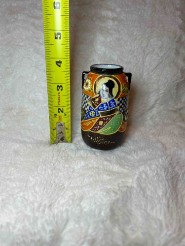 Japanese Satsuma Moriage Miniature Vase