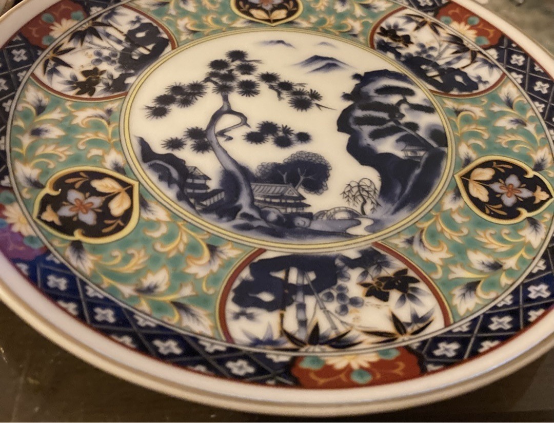 Submitted photo of Japanese Imari porcelain decorative plate
