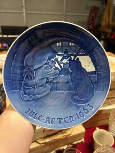 Bing & Grøndahl 1963 Christmas Plate "Juleaften" (Christmas Eve)