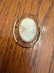 Oval Cameo Brooch/Pendant with Filigree Setting