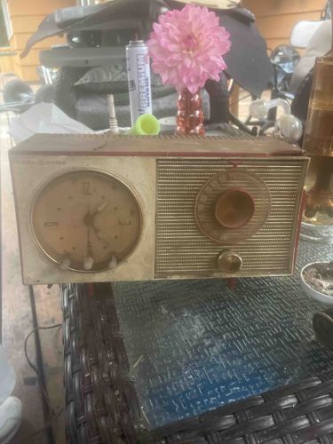 Vintage General Electric Clock Radio