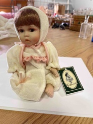 Geppeddo Porcelain Doll - 08B232 (Helped Collection)