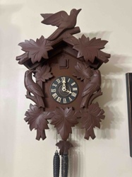 Traditional Wall-Mounted Cuckoo Clock with Bird and Leaf Carvings