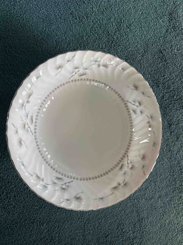 Porcelain Dinner Plate with Floral Motif and Scalloped Edge