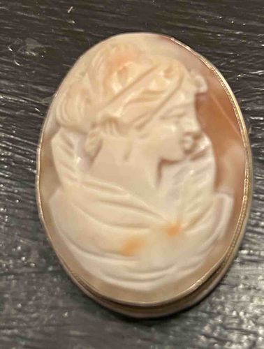 14K Gold Cameo Pin/Pendant depicting a Classical Female Profile