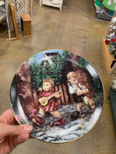 Hummel Collector Plate depicting children playing music