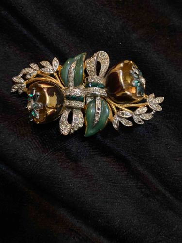Vintage Gold Tone Bow and Floral Brooch with Emerald Green and Clear Rhinestones