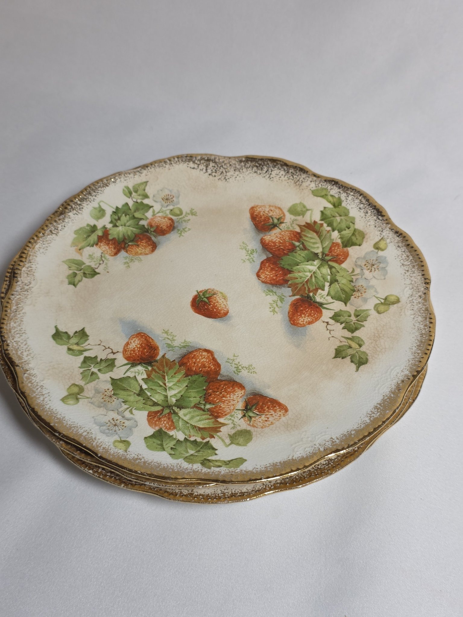 Submitted photo of Porcelain plates with strawberry motif (not authenticated)