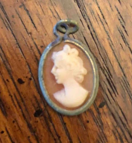 Vintage Shell Cameo Pendant