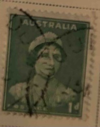 Australian 1 1/2d Queen Elizabeth II Postage Stamp (Green, Cancelled)