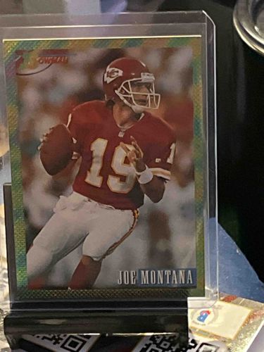 1994 Bowman Football Joe Montana Card (#262)