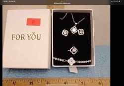 Quatrefoil Stone-Set Jewelry Gift Set