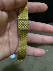 Vintage Gold Tone Ladies' Wristwatch with Checkered Dial
