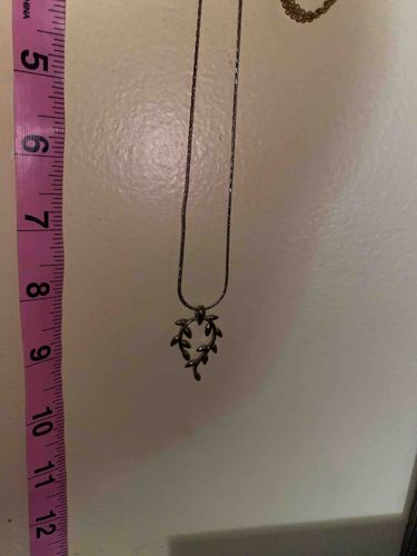 Leafy Wreath Pendant Necklace