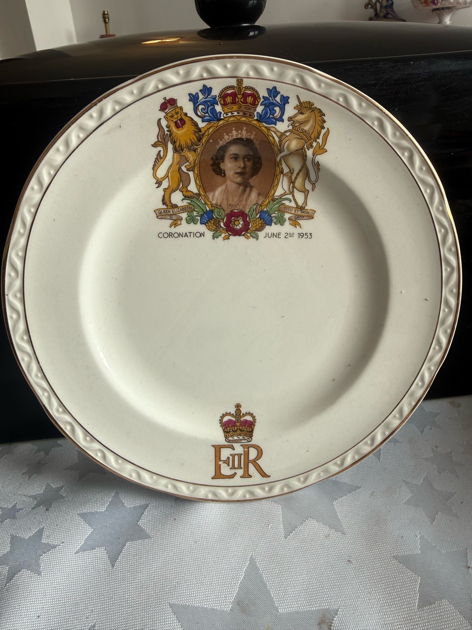 Submitted photo of Queen Elizabeth II Coronation commemorative plate (unauthenticated)