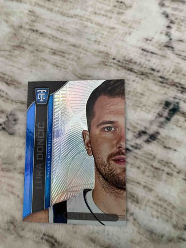 Luka Dončić 2018-19 Panini Tmall Chronicles Basketball "Portraits" Rookie Card #255