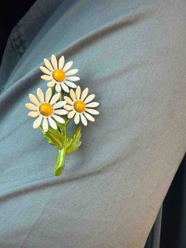 Daisy Brooch