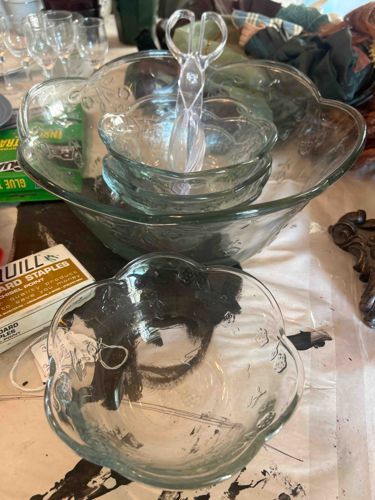 5-Piece Scalloped Edge Glass Salad Bowl Set with Tongs