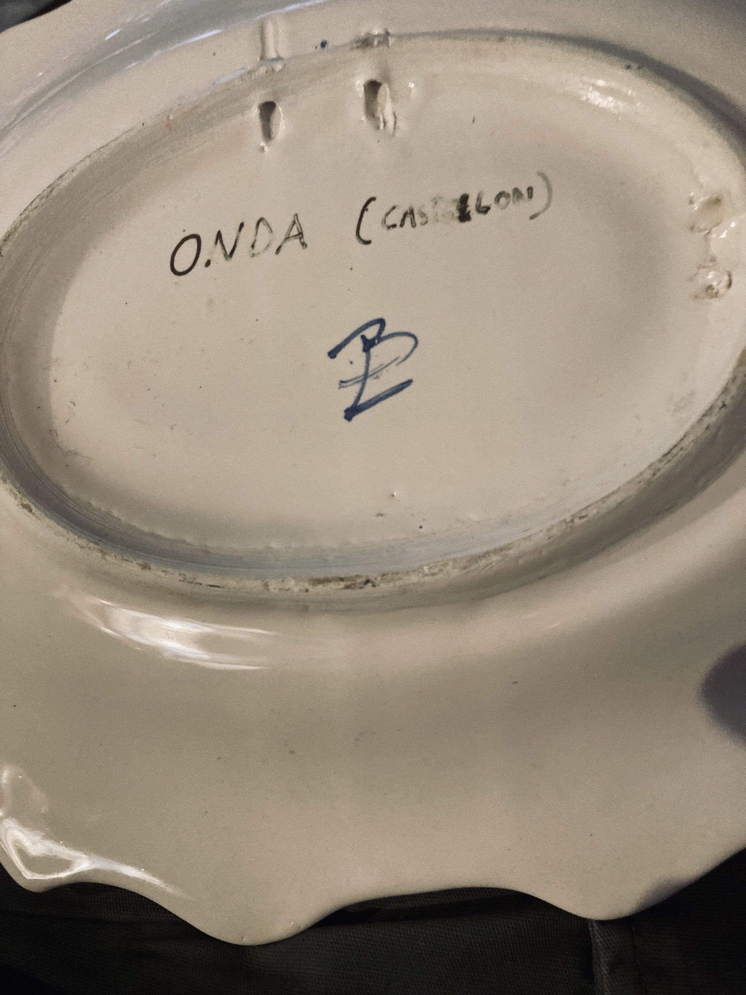 Submitted photo of Ceramic platter, bearing marks reading 'ONDA (CASTELLON)' (not authenticated)