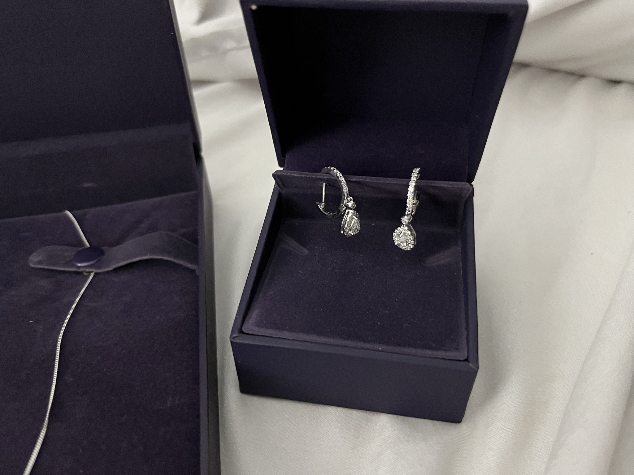 Submitted photo of Diamond and white metal drop hoop earrings and necklace set (unauthenticated)