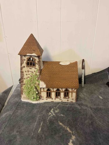 Studio 1985 Ceramic Dickens Village Church