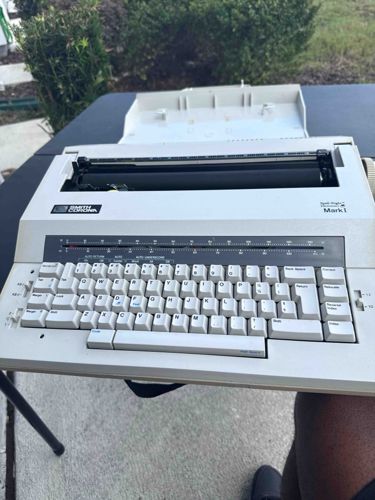 Smith Corona Spell-Right Mark I Electronic Typewriter