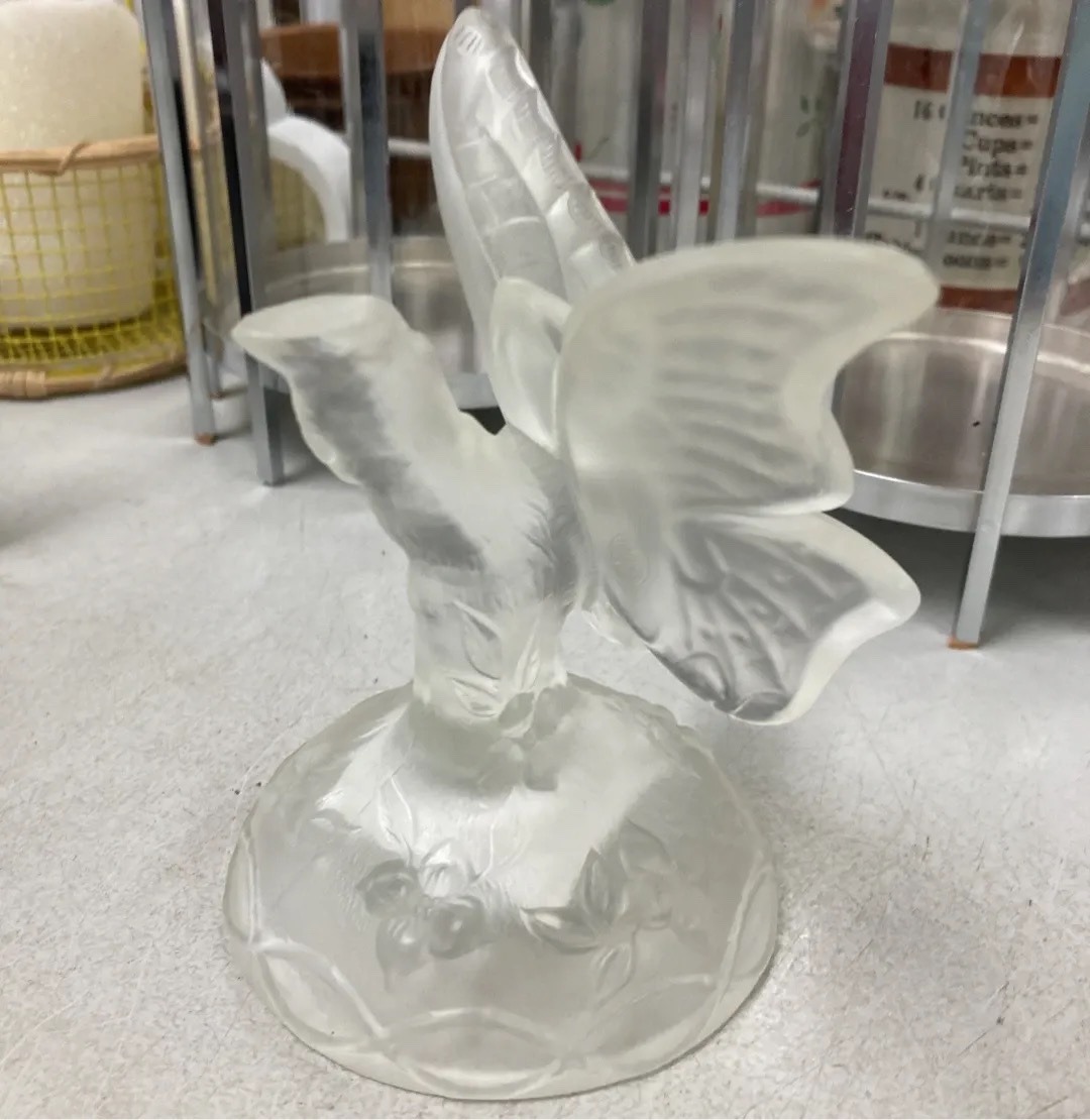 Submitted photo of Frosted glass bird figurine (unauthenticated)