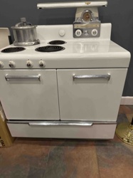 Vintage White Electric Range with Backsplash Radio and Timer