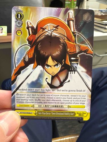 Weiß Schwarz Attack on Titan: Anti-Titan Device 'Omni-Directional Mobility Gear' Card