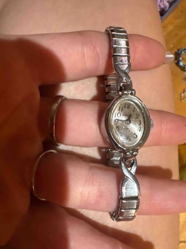 Vintage Ladies' Oval Dial Watch with Stretch Band