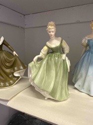 Fair Lady Royal Doulton Figurine H.N. 2193