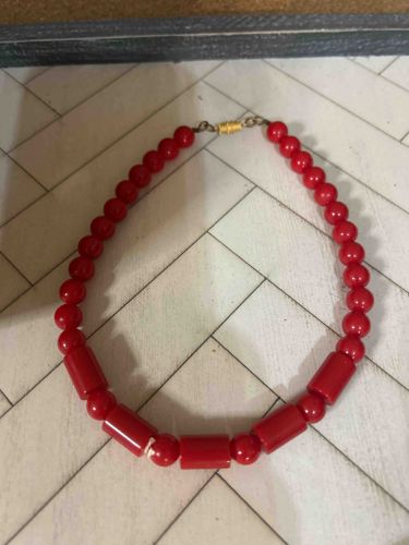 Vintage Red Beaded Necklace with Barrel and Round Beads