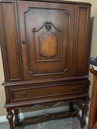 Traditional Wooden Bar Cabinet/Liquor Cabinet on Stand