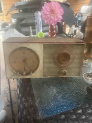 Vintage General Electric Clock Radio