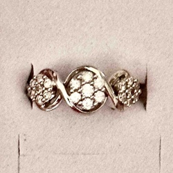 10k White Gold Diamond Cluster Twisted Band Ring