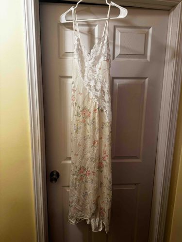 Vintage Val Mode Floral Lace-Trim Chemise Nightgown