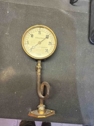 Edison Steam Pressure Gauge with Siphon Tube and Mount