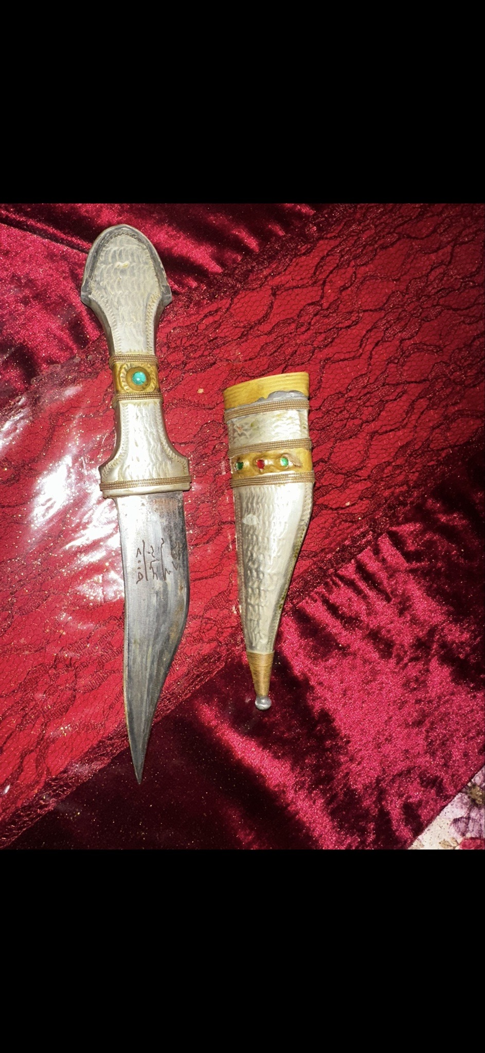 Submitted photo of Middle Eastern Jambiya Dagger with Scabbard (unauthenticated)